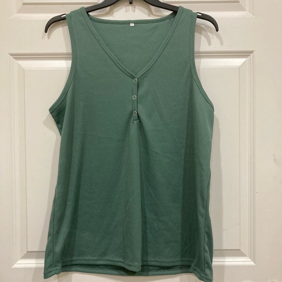 NWOT plus ribbed green tank with three snap buttons 3xl boutique - Picture 1 of 3